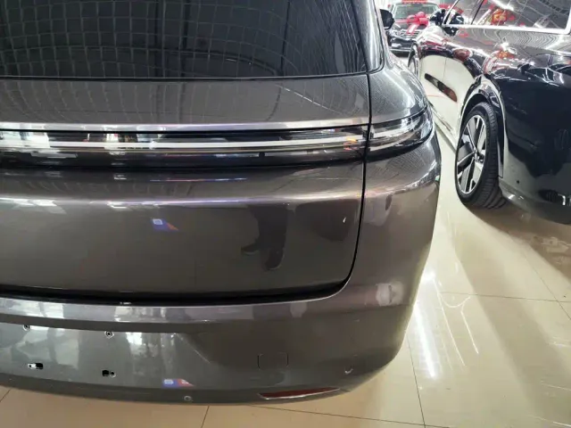 Li Auto L8 — Фото автомобиля 7