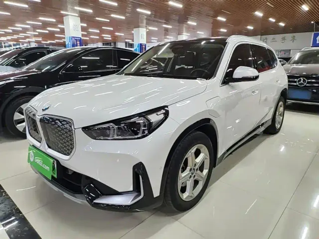 Фотография автомобиля — BMW iX1