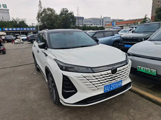 Changan CS75 — Фото автомобиля 3