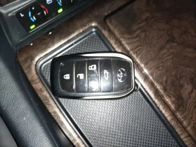 Toyota Vellfire — Фото автомобиля 8
