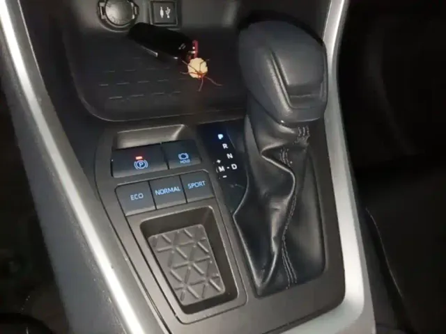 Toyota RAV4 — Фото автомобиля 13