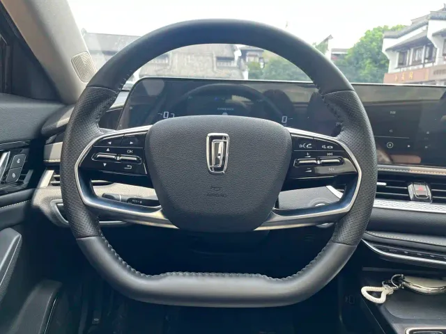 Bestune B70 — Фото автомобиля 15