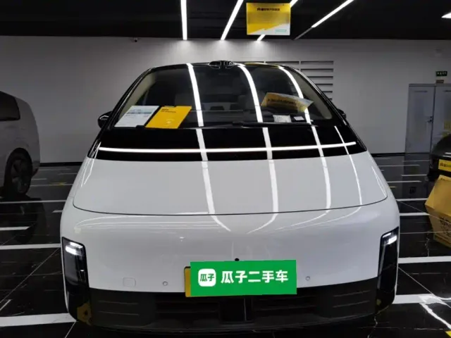Li Auto MEGA — Фото автомобиля 2