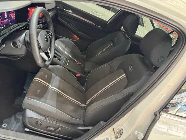 Volkswagen Golf — Фото автомобиля 4