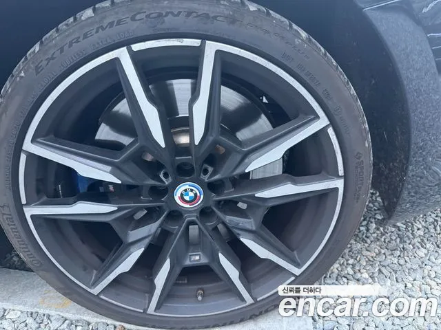 BMW 8 Series G15 — Фото автомобиля 16
