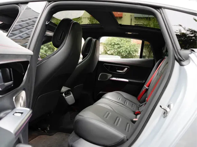 Mercedes-Benz EQE AMG — Фото автомобиля 11