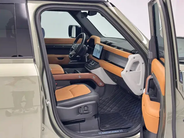 Land Rover Defender — Фото автомобиля 17