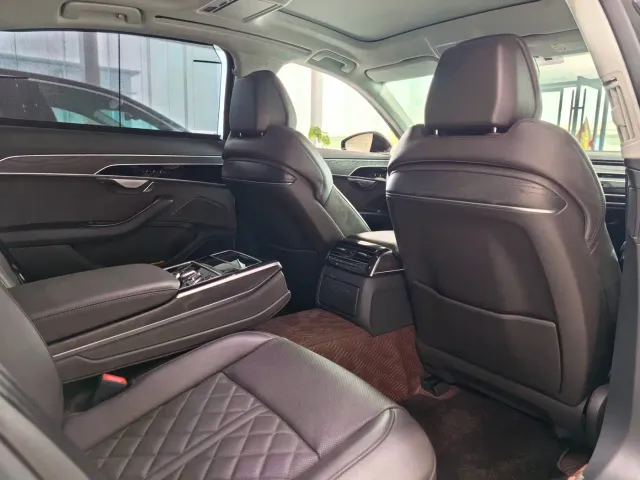 Audi Audi A8 2022 A8L 50 TFSI quattro Comfort Collector's Edition — Фото автомобиля 7