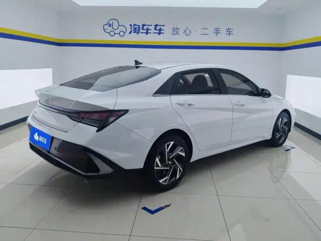 Hyundai Elantra — Фото автомобиля 3