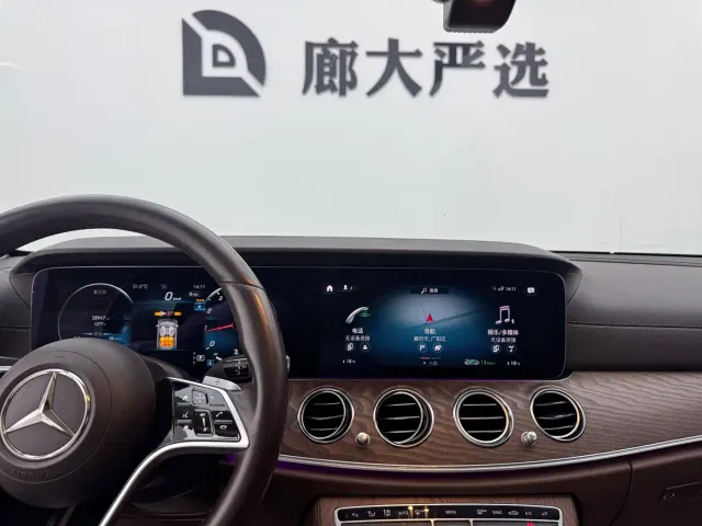 Mercedes-Benz E-Class — Фото автомобиля 11