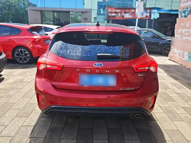 Ford Focus — Фото автомобиля 5