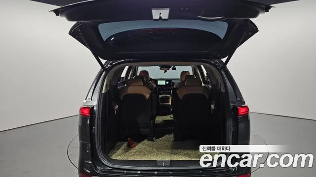 Kia Canival — Фото автомобиля 12