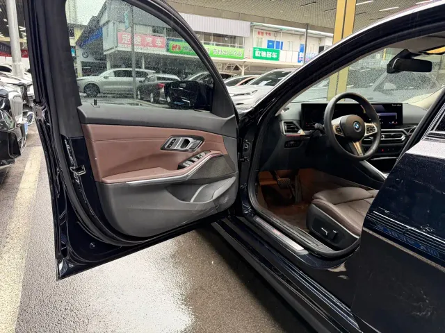 BMW i3 — Фото автомобиля 8