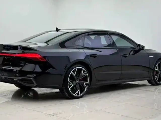 Audi A7L — Фото автомобиля 10