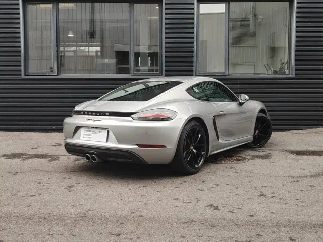 Porsche 718 — Фото автомобиля 3