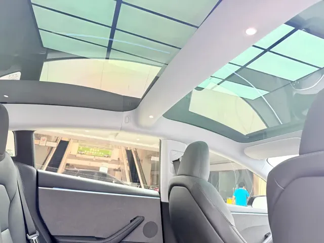 Tesla Model 3 — Фото автомобиля 10