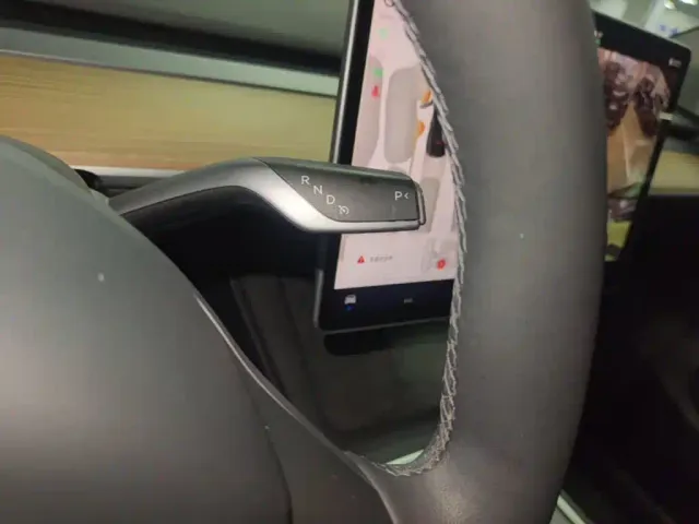 Tesla Model Y — Фото автомобиля 13