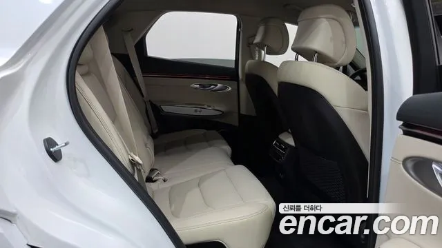 Genesis GV70 — Фото автомобиля 25