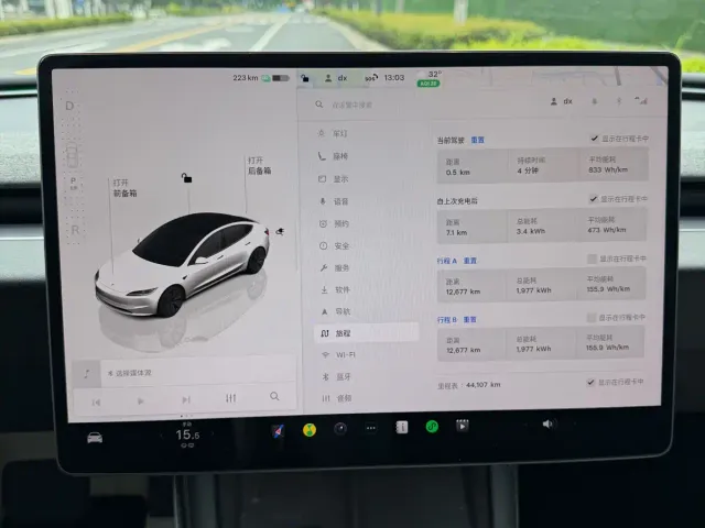 Tesla Model 3 — Фото автомобиля 10
