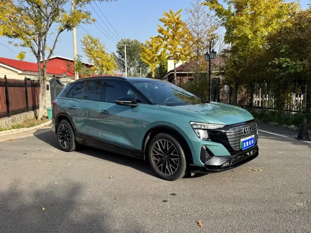 Audi Q5 e-tron — Фото автомобиля 3