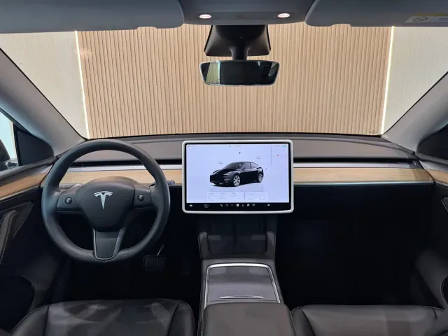 Tesla Model Y — Фото автомобиля 8