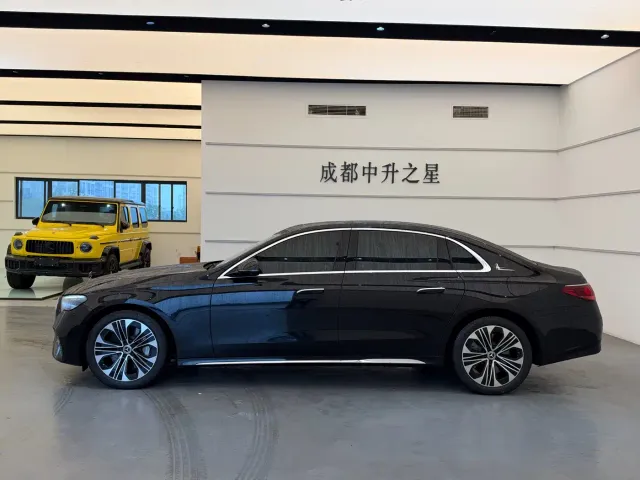 Mercedes-Benz E-Class — Фото автомобиля 4