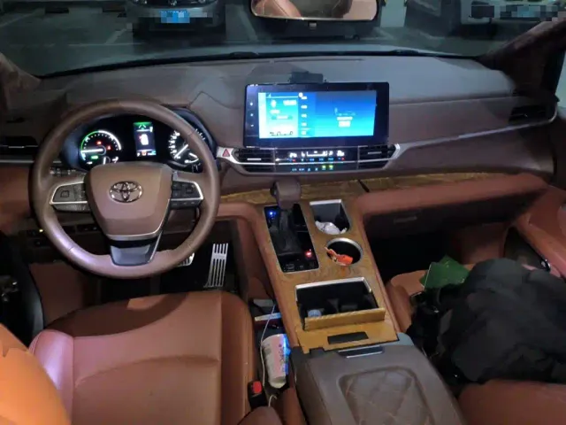 Toyota Sienna — Фото автомобиля 10
