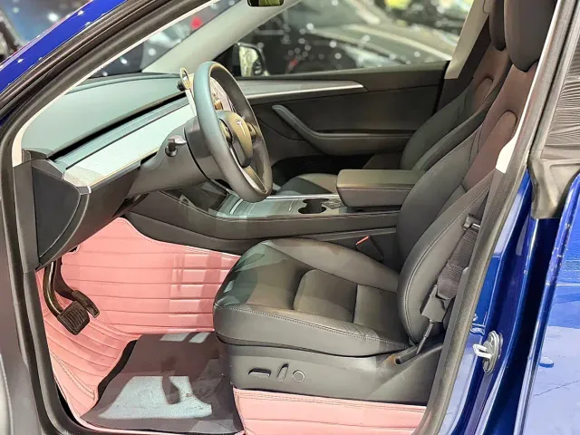 Tesla Model Y — Фото автомобиля 7