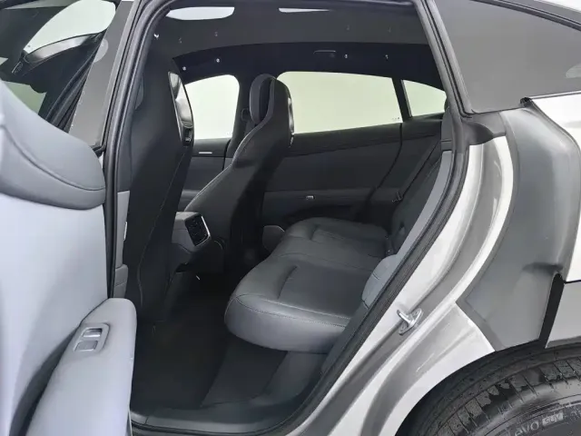 Xiaomi Auto Xiaomi YU7 2025 Extended Range RWD Edition — Фото автомобиля 15