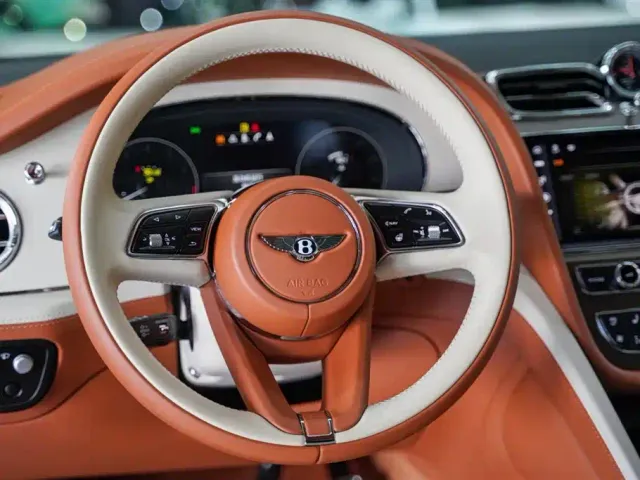 Bentley Bentayga — Фото автомобиля 19