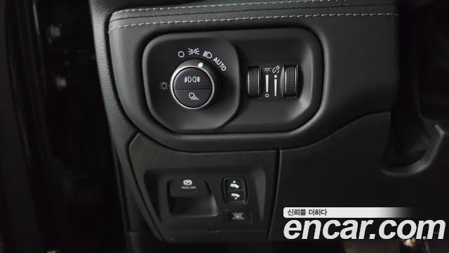 Dodge Ram Pickup — Фото автомобиля 27