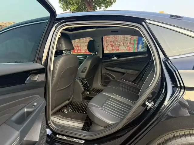 Volkswagen Passat — Фото автомобиля 7
