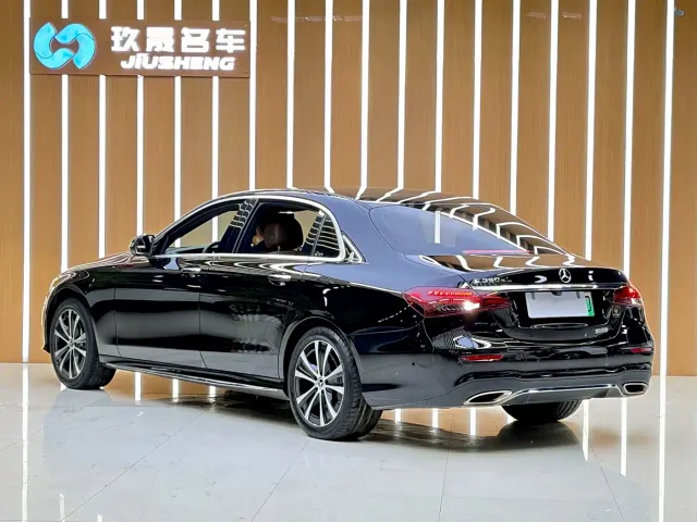 Mercedes-Benz E-Class — Фото автомобиля 20