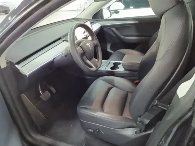 Tesla Model Y — Фото автомобиля 14