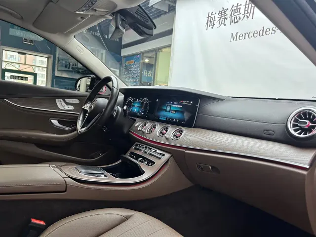 Mercedes-Benz E-Class — Фото автомобиля 14