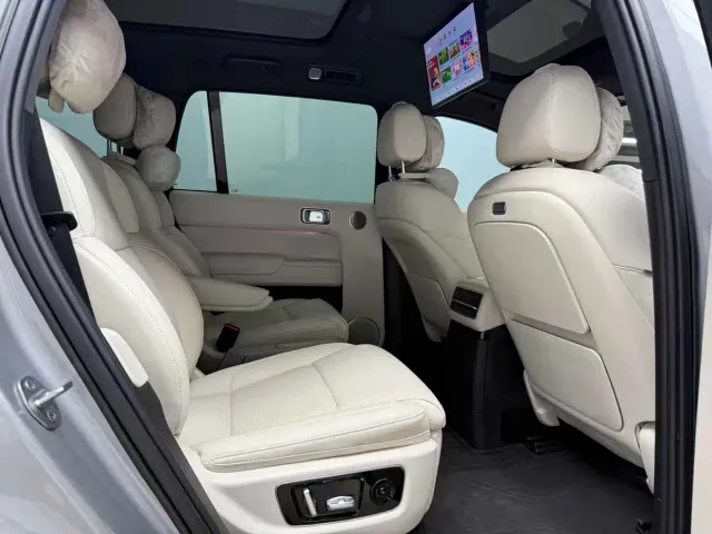 Li Auto L9 — Фото автомобиля 10