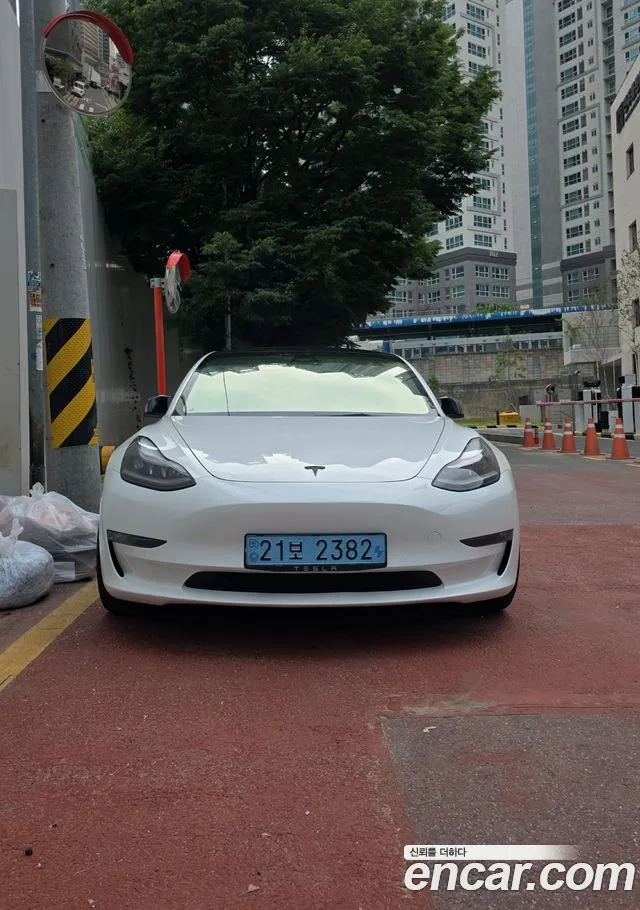 Фотография автомобиля — Tesla Model 3