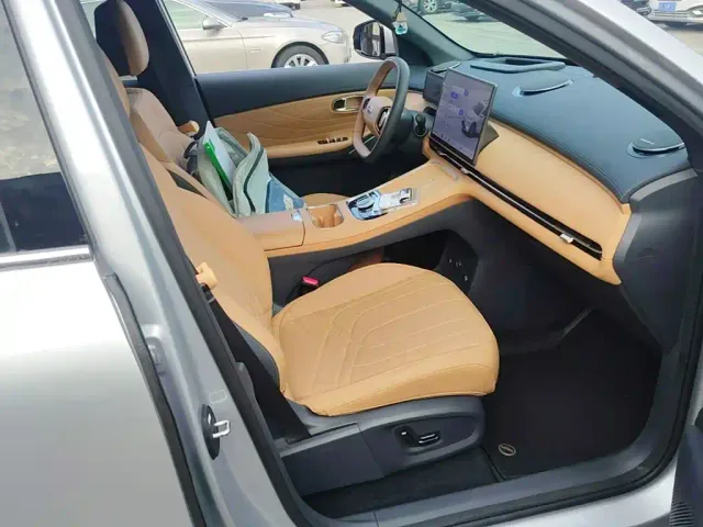 Geely Galaxy Starship 7 EM-i — Фото автомобиля 24