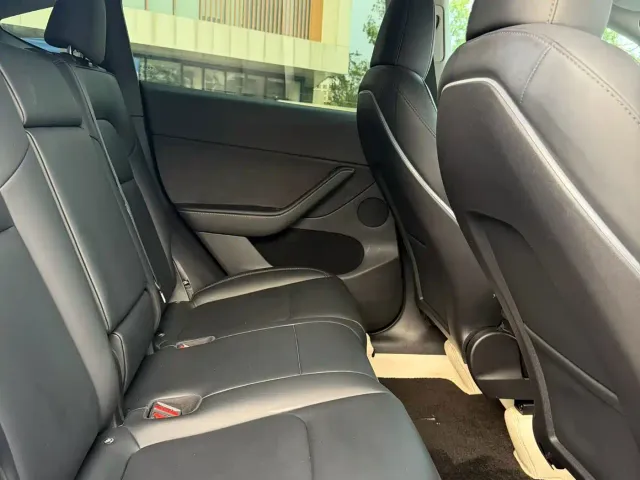 Tesla Model Y — Фото автомобиля 6