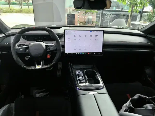 Xiaomi SU7 Ultra — Фото автомобиля 9