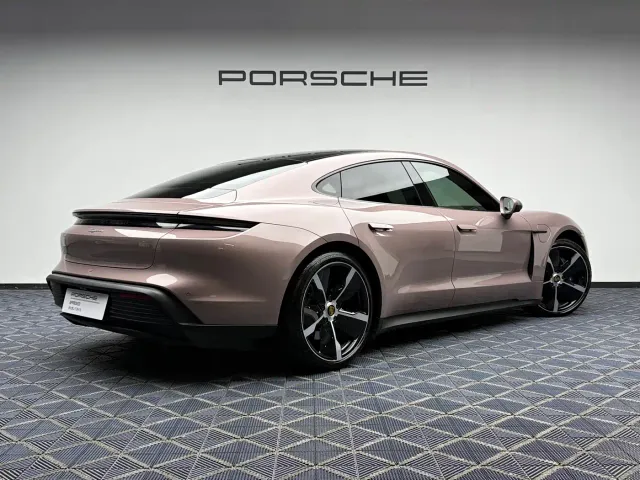 Porsche Taycan — Фото автомобиля 2