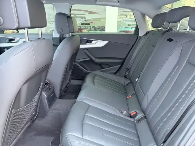 Audi A4L — Фото автомобиля 11