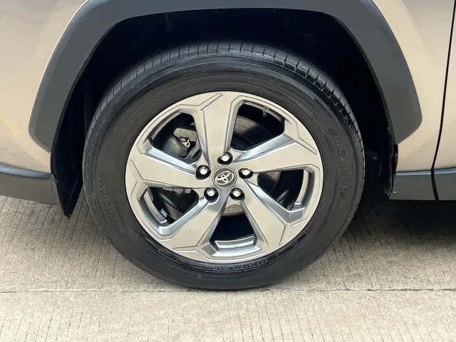 Toyota RAV4 — Фото автомобиля 18