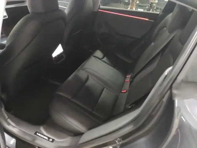 Tesla Model 3 — Фото автомобиля 16