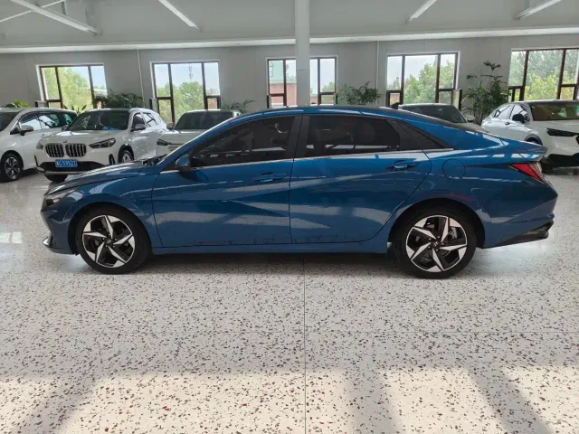 Hyundai Elantra — Фото автомобиля 4