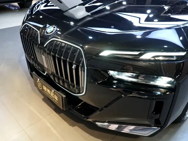BMW i7 — Фото автомобиля 16