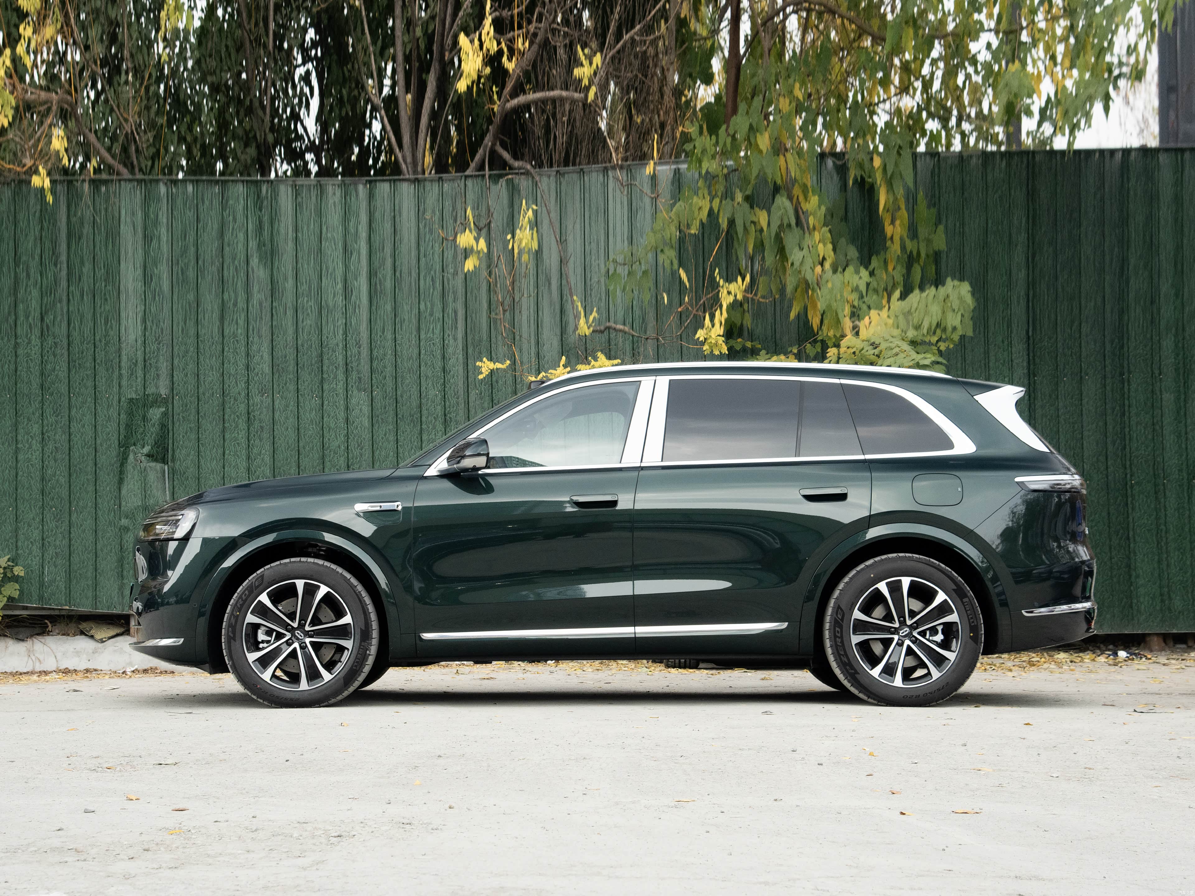 AITO M7 EREV MAX 5 seats 4wd — Фото автомобиля 4
