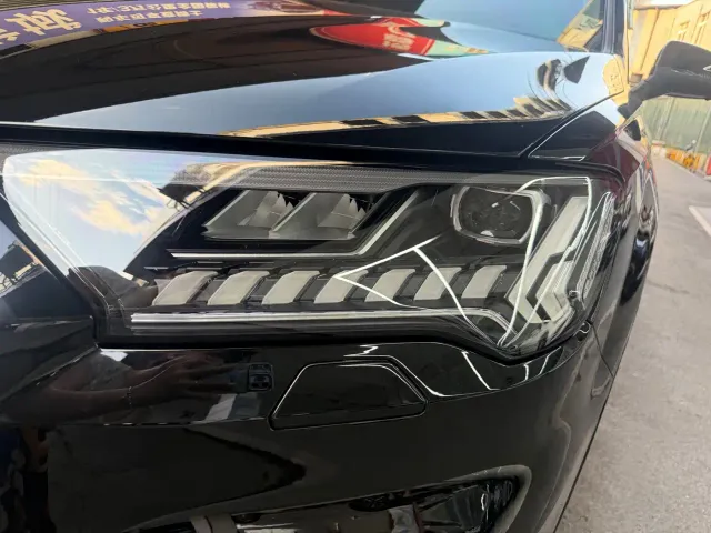 Audi Q7 — Фото автомобиля 4