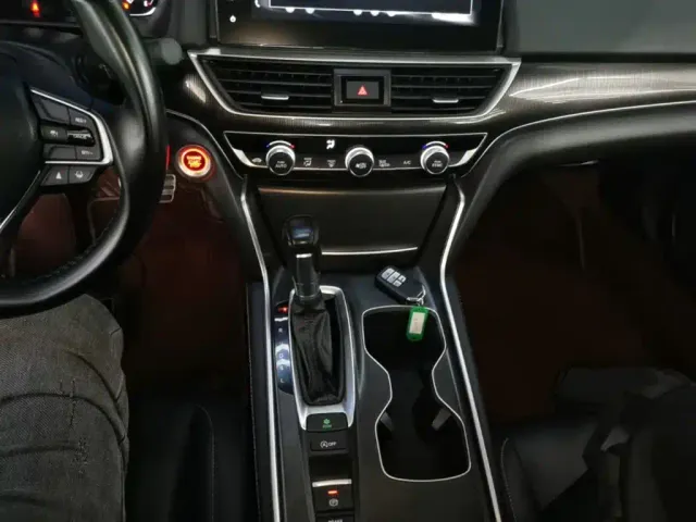 Honda Accord — Фото автомобиля 13