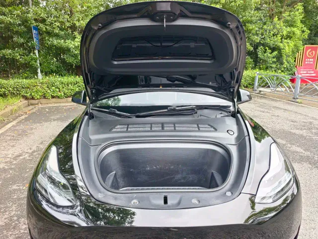 Tesla Model Y — Фото автомобиля 15